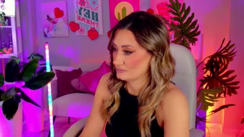 Divine Sarah NONUDE model online show from February 21, 11:35 am