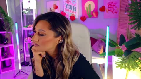 Divine Sarah NONUDE model online show from April 4, 1:51 pm