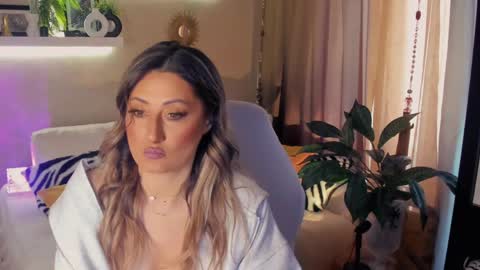Divine Sarah NONUDE model online show from May 13, 6:34 am