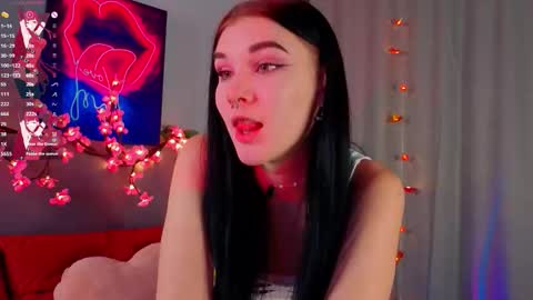 Snapshot of sarahhunny chatting on October 19, 10:25 pm Sarah  online show from October 19, 10:25 pm