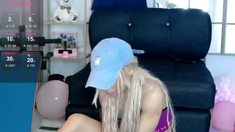 sarahraiynex online show from April 18, 10:28 am