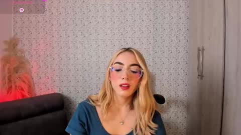 Sara jones   online show from March 26, 9:42 pm