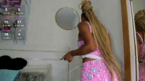 Sara Lewis online show from April 22, 11:06 am