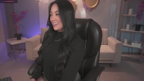 Sara Winstone online show from February 12, 1:47 pm