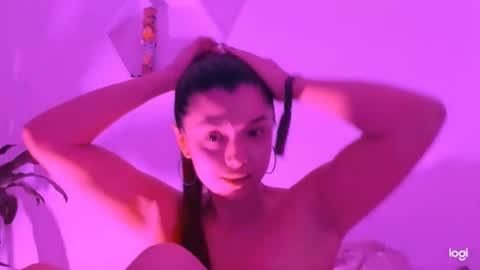 Saray  online show from December 16, 10:45 pm