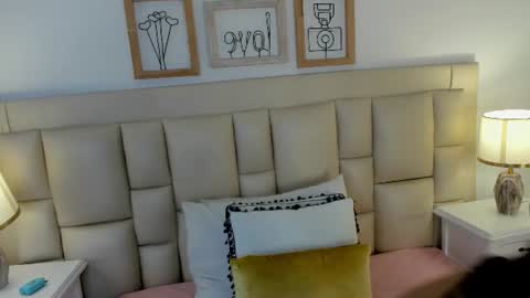 sarit_ online show from June 20, 7:31 pm