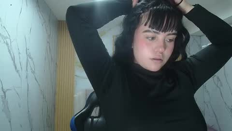 Sara  online show from April 22, 9:33 pm