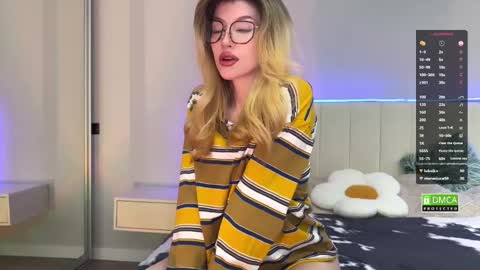 Snapshot of sasha_suprapro chatting on February 14, 9:45 am Hi everyone my name is Sasha online show from February 14, 9:45 am