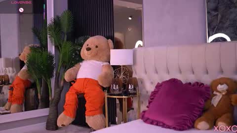 Dennise online show from November 19, 7:23 pm