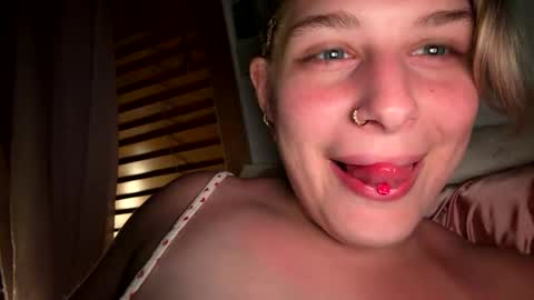 sassysquirtsmmm online show from March 26, 4:51 am
