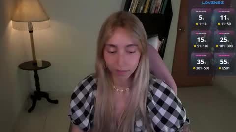 I AM JENN  online show from January 17, 4:00 am