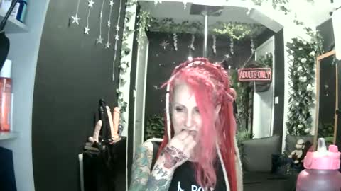 SaucySky online show from April 22, 9:11 pm