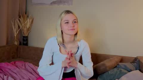 Snapshot of savannahshor chatting on October 22, 7:26 pm savannahshor online show from October 22, 7:26 pm