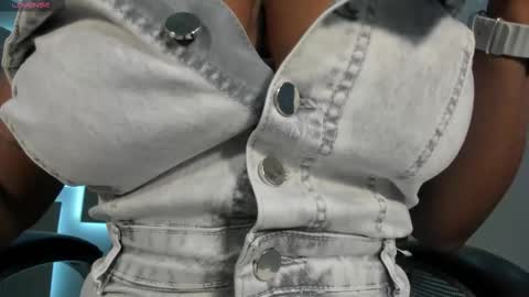 S a v a n n a h  online show from September 23, 11:59 am