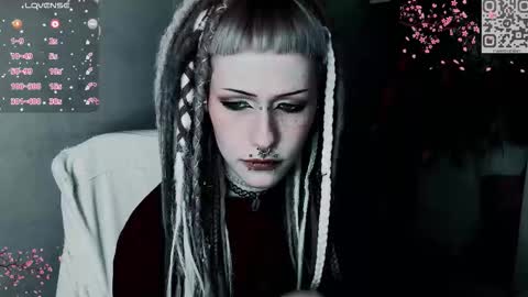 pronoun she. name Mary. age 21. online show from December 1, 2:04 pm