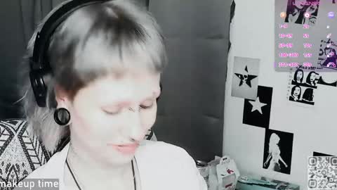 pronoun she. name Mary. age 21. online show from April 12, 6:01 pm