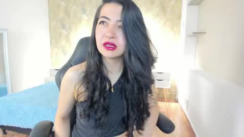 Saya Amaretto  online show from October 7, 7:10 pm