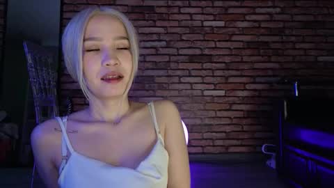 Saya online show from November 14, 10:33 pm