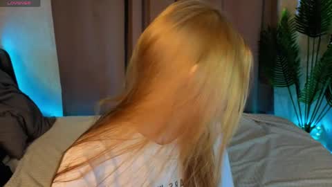 Kira  GMT 7 Mon Thu-Sun  0800am-0200pm  online show from April 12, 9:35 am