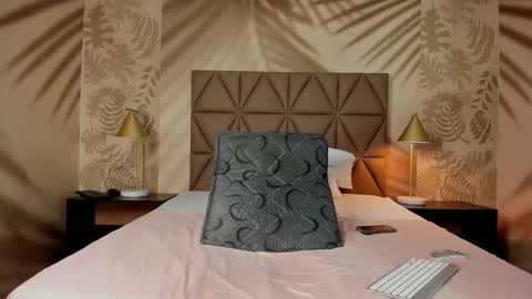 Scarleet online show from March 3, 8:05 pm