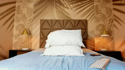 Scarleet online show from April 21, 8:05 pm