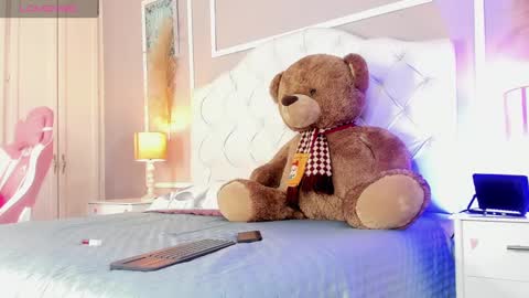 scarlet hill online show from December 16, 1:54 pm