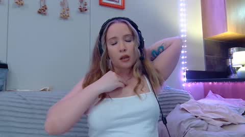 Snapshot of scarlet_carnal chatting on March 9, 6:32 pm Scarlet Carnal - online show from March 9, 6:32 pm