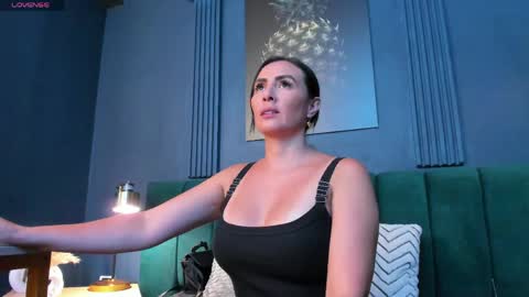 Scarlet Edwars online show from April 22, 7:21 pm