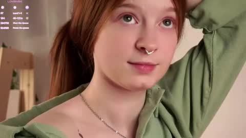 Snapshot of scarlet_fever10 chatting on October 25, 1:11 pm scarlet_fever10 online show from October 25, 1:11 pm