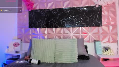 Scarlet  online show from March 5, 1:20 pm