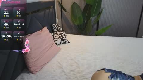 scarlet_ice online show from November 13, 4:37 am