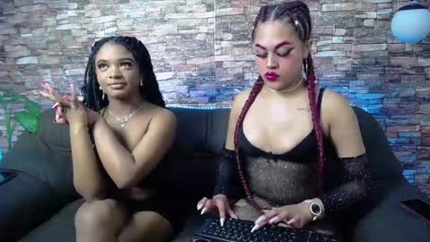 scarlet and roxane online show from April 26, 3:37 am
