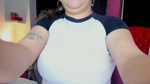 ScarletBigTitties online show from April 14, 11:57 am