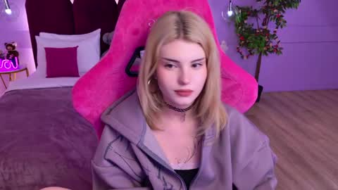 scarletblackwood online show from April 15, 7:34 am