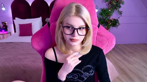 scarletblackwood online show from April 29, 5:23 am