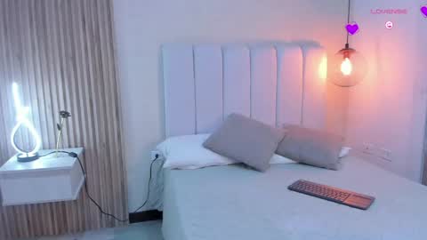 Scarlet online show from April 7, 9:39 pm