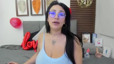 Snapshot of scarleth_swann chatting on February 14, 8:21 am scarleth online show from February 14, 8:21 am