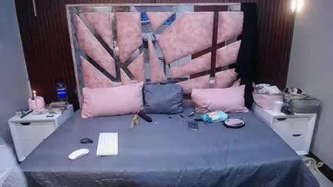 Scarlet Jones online show from April 15, 4:10 pm