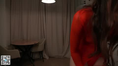 Scarlet online show from April 22, 6:15 pm