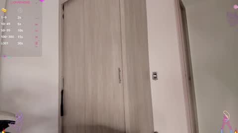 Snapshot of scarlett_diamond chatting on December 24, 1:38 am Scarlett Thumb up please help me 100 its important online show from December 24, 1:38 am