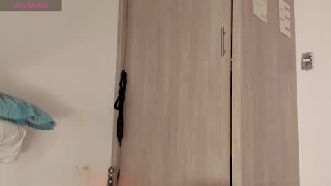 Snapshot of scarlett_diamond chatting on February 12, 2:35 am Scarlett Thumb up please help me 100 its important online show from February 12, 2:35 am