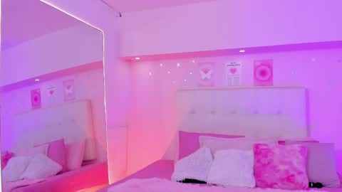 Scarlett  online show from April 13, 4:00 pm