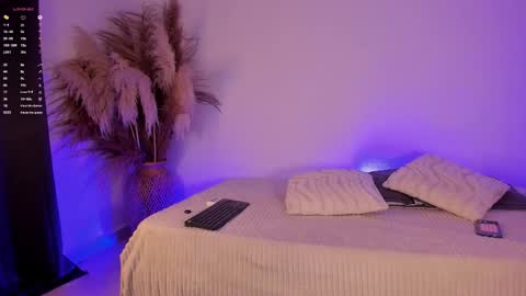 scarlet  online show from March 3, 12:23 pm