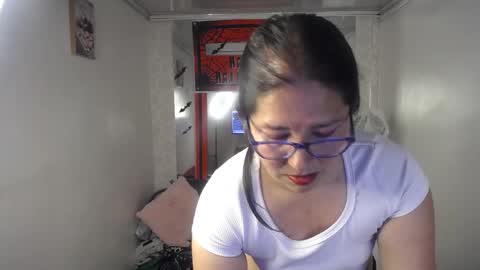 Snapshot of scarlett_widow chatting on October 19, 2:49 am scarlett_widow online show from October 19, 2:49 am