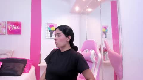 Snapshot of scarlette_15 chatting on February 28, 3:59 am Scarlette online show from February 28, 3:59 am