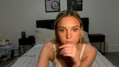 Snapshot of scarletterose_504259 chatting on October 5, 11:34 pm Scarlett online show from October 5, 11:34 pm