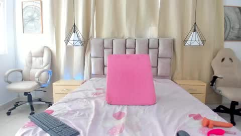 scarlettjonson_ online show from April 25, 2:36 pm