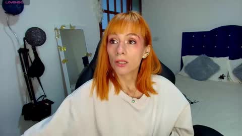 Snapshot of scarlettmilf_cg chatting on October 22, 1:24 pm Scarlett online show from October 22, 1:24 pm