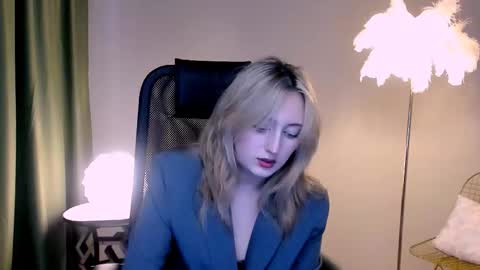 scarlettscril online show from November 20, 6:45 am