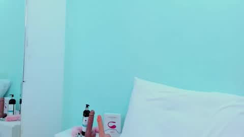 SCARLET online show from April 19, 6:10 pm